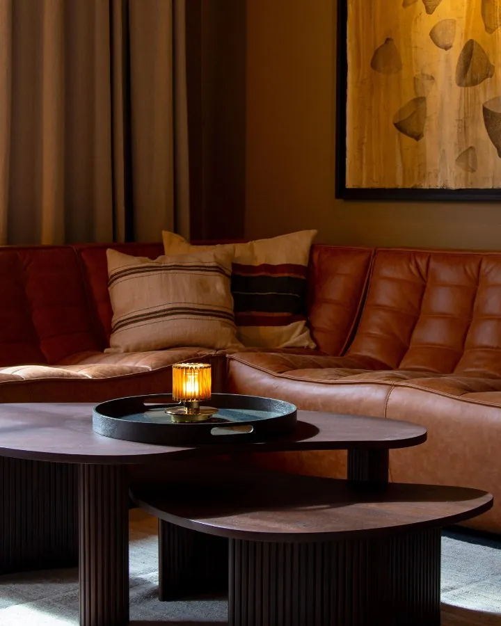 Soir : salon, la lampe allumée (inspiration DCW éditions)
